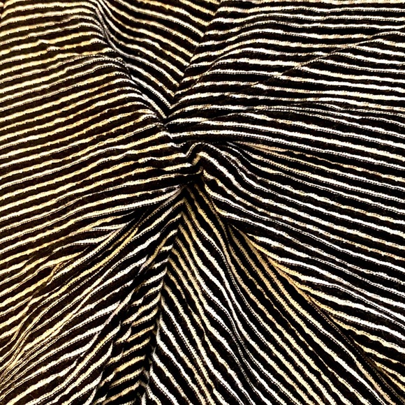 MAX EDITION BLACK & WHITE STRIPE CAP SLEEVE SHIRT SIDE ACCENT Size M NWT - Picture 9 of 13